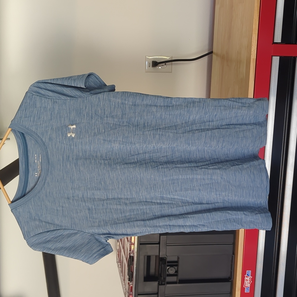 UA blue Heatgear Tee